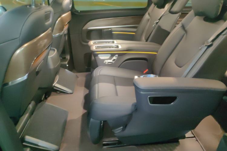 Used Mercedes-Benz V-Class 2020 V 260 L Long-wheelbase Luxury Edition Left Rear Seat