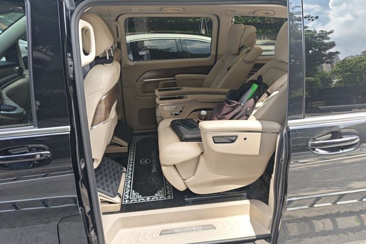 Used Mercedes-Benz V-Class 2020 V 260 L Long-wheelbase Luxury Edition Left Rear Seat