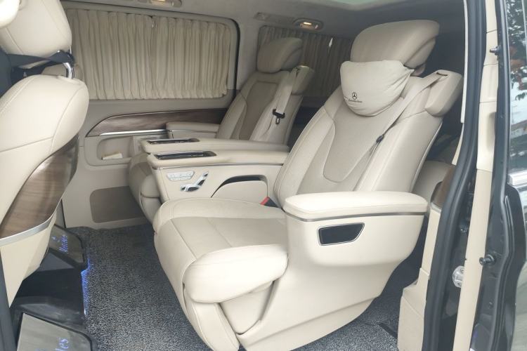 Used Mercedes-Benz V-Class 2020 V 260 L Long-wheelbase Luxury Edition Left Rear Seat