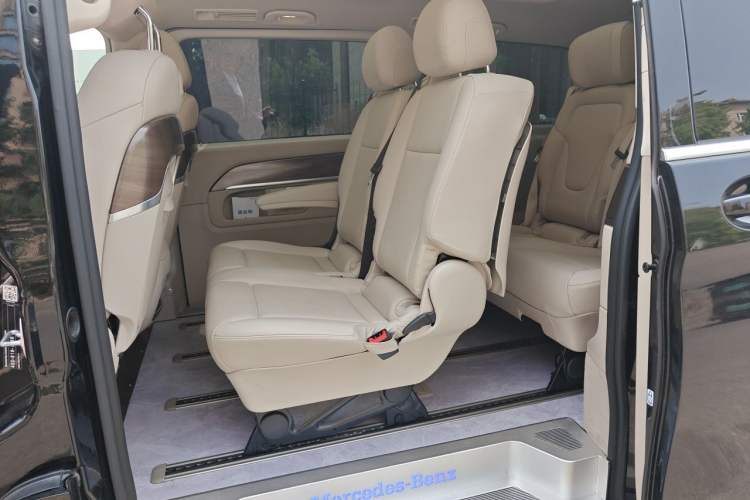 Used Mercedes-Benz V-Class 2020 V 260 L Long-wheelbase Luxury Edition Left Rear Seat