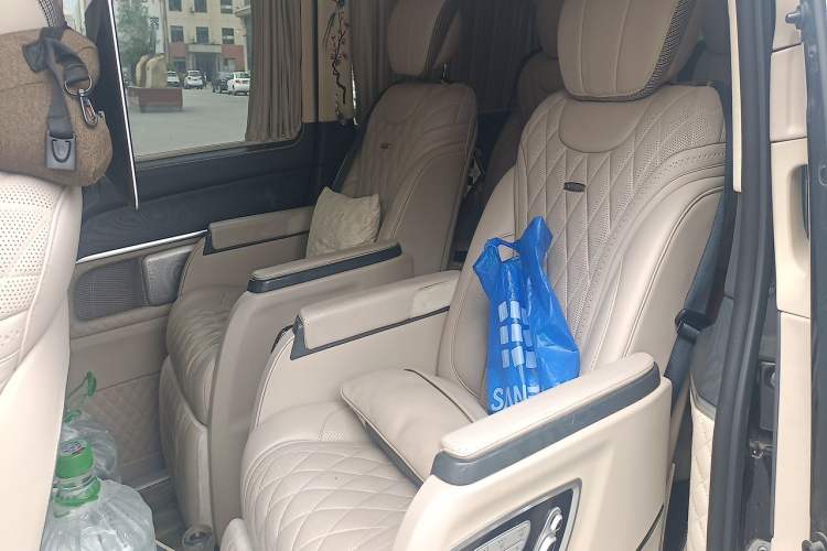 Used Mercedes-Benz V-Class 2020 V 260 Avantgarde Edition Left Rear Seat