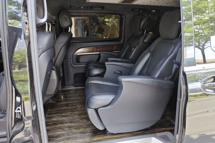 Used Mercedes-Benz V-Class 2020 V 260 Avantgarde Edition Left Rear Seat
