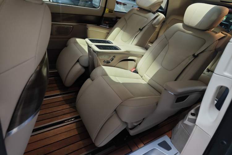 Used Mercedes-Benz V-Class 2020 V 260 L Long-wheelbase Luxury Edition Left Rear Seat