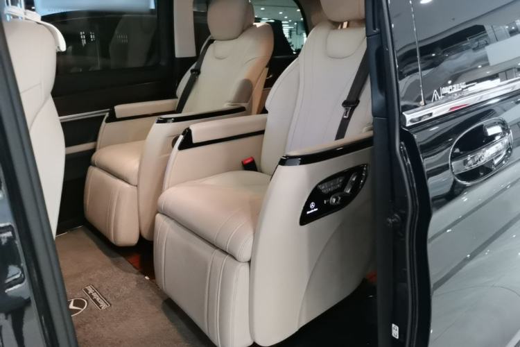 Used Mercedes-Benz V-Class 2020 V 260 Avantgarde Edition Left Rear Seat