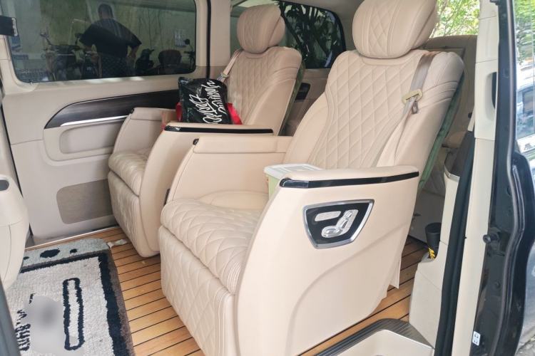 Used Mercedes-Benz V-Class 2020 V 260 Avantgarde Edition Left Rear Seat