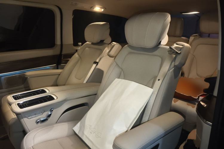 Used Mercedes-Benz V-Class 2020 V 260 L Long-wheelbase Luxury Edition Left Rear Seat