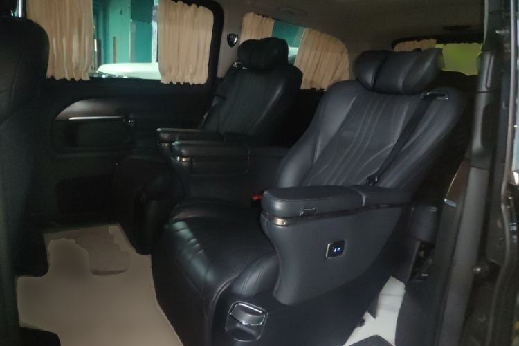 Used Mercedes-Benz V-Class 2020 V 260 Avantgarde Edition Left Rear Seat