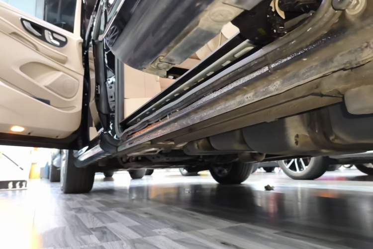 Used Mercedes-Benz V-Class 2020 V 260 Avantgarde Edition Left Side Sill