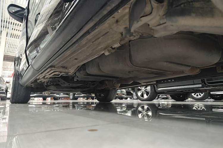 Used Mercedes-Benz V-Class 2020 V 260 Avantgarde Edition Left Side Sill