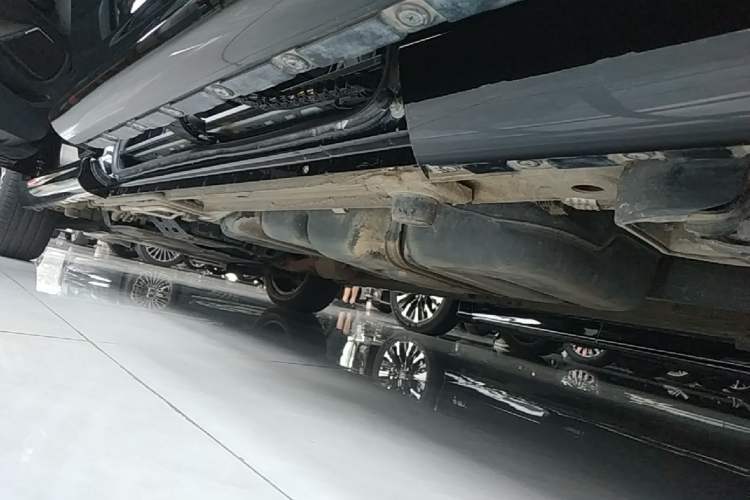 Used Mercedes-Benz V-Class 2020 V 260 L Long-wheelbase Luxury Edition Left Side Sill