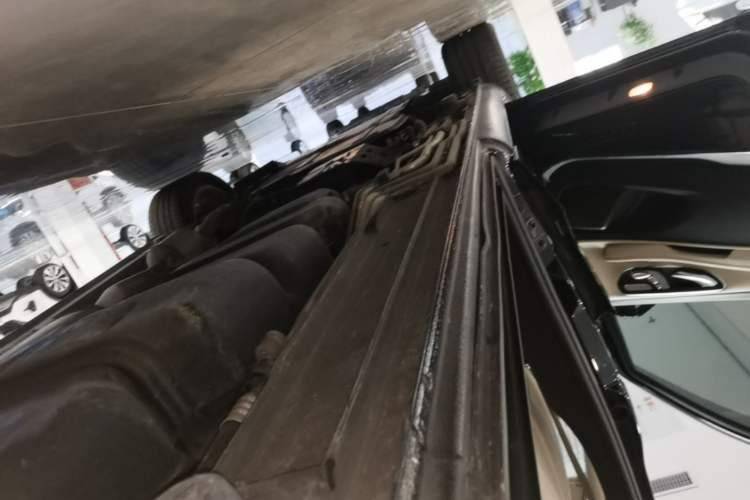 Used Mercedes-Benz V-Class 2020 V 260 Avantgarde Edition Left Side Sill