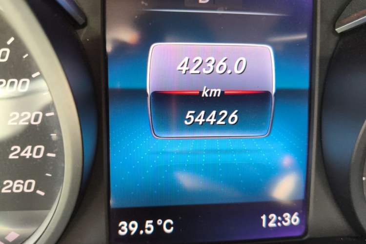 Used Mercedes-Benz V-Class 2020 V 260 L Long-wheelbase Luxury Edition Odometer Close Up