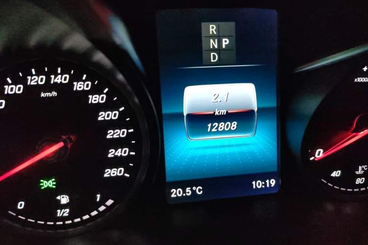 Used Mercedes-Benz V-Class 2020 V 260 Prestige Edition Odometer Close Up