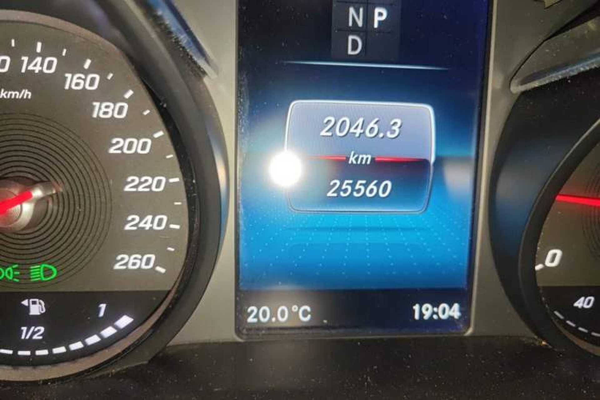 Used Mercedes-Benz V-Class 2020 V 260 L Long-wheelbase Luxury Edition Odometer Close Up