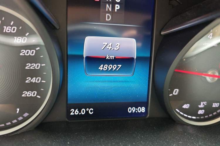 Used Mercedes-Benz V-Class 2020 V 260 L Long-wheelbase Luxury Edition Odometer Close Up