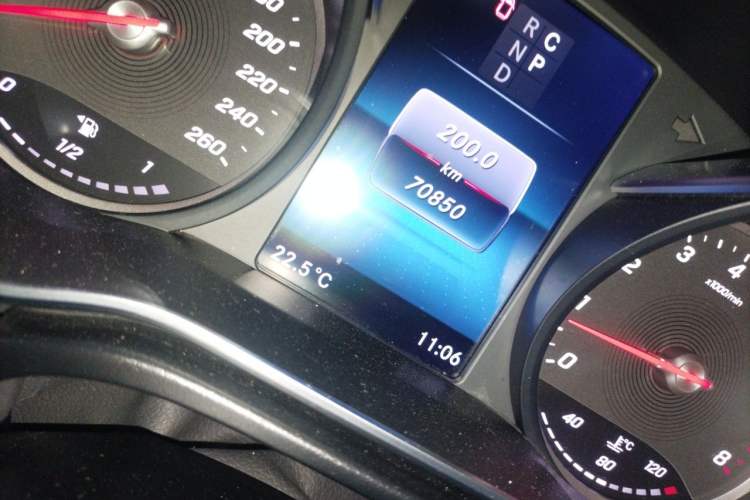 Used Mercedes-Benz V-Class 2020 V 260 L Long-wheelbase Luxury Edition Odometer Close Up