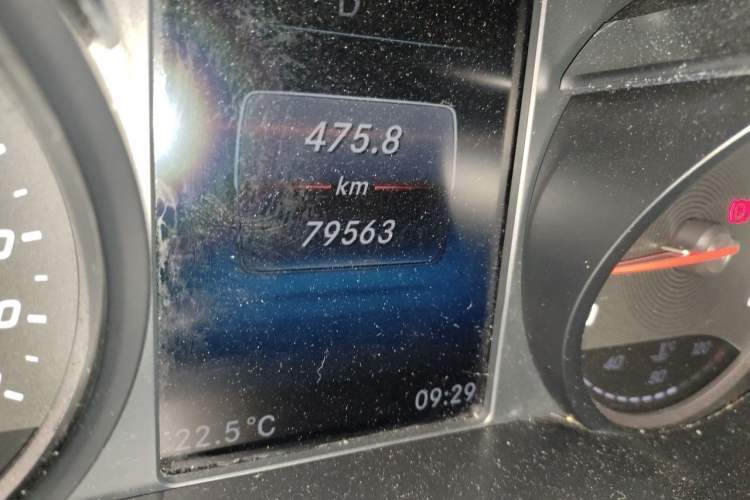 Used Mercedes-Benz V-Class 2020 V 260 Prestige Edition Odometer Close Up