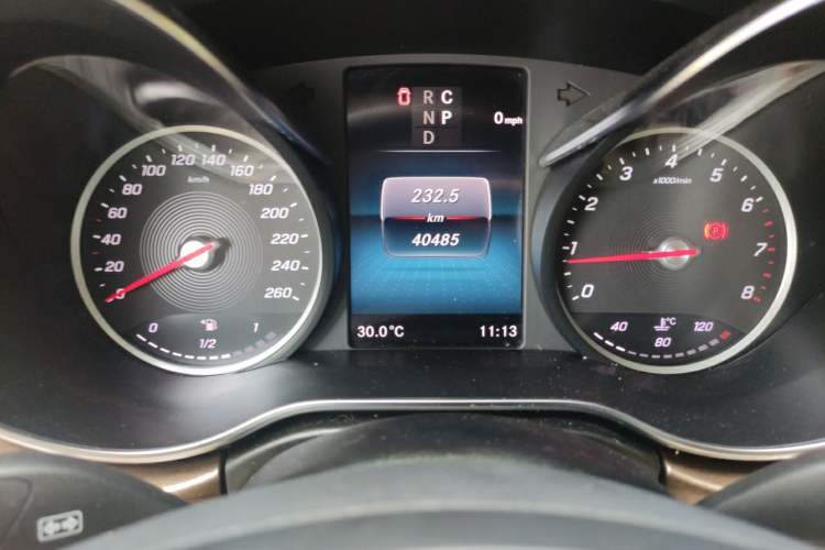 Used Mercedes-Benz V-Class 2020 V 260 Prestige Edition Odometer Close Up
