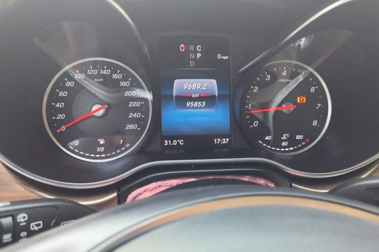 Used Mercedes-Benz V-Class 2020 V 260 Prestige Edition Odometer Close Up