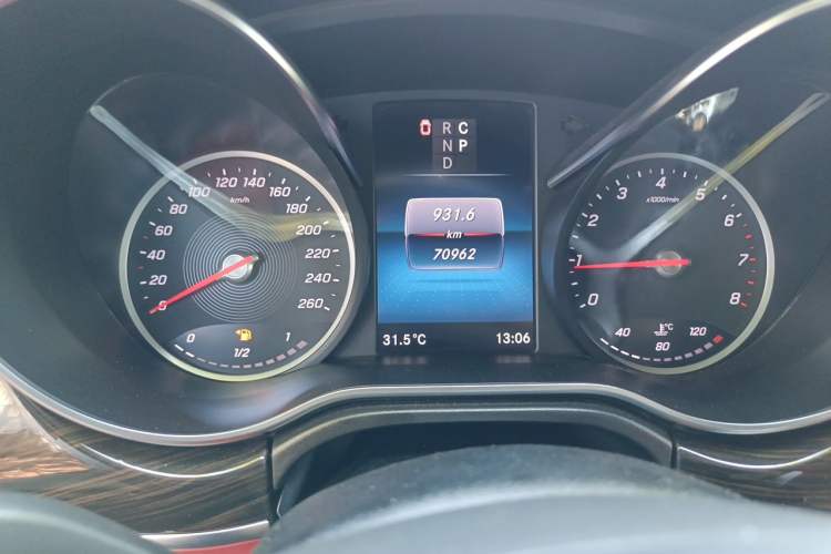 Used Mercedes-Benz V-Class 2020 V 260 L Long-wheelbase Luxury Edition Odometer Close Up