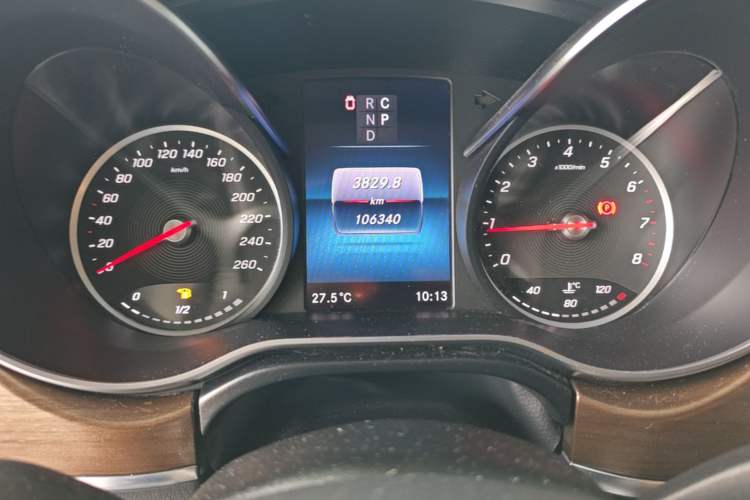 Used Mercedes-Benz V-Class 2020 V 260 Prestige Edition Odometer Close Up
