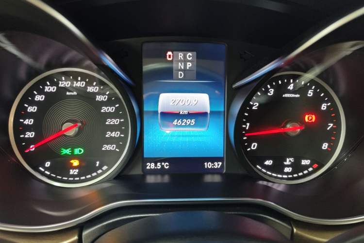 Used Mercedes-Benz V-Class 2020 V 260 Prestige Edition Odometer Close Up