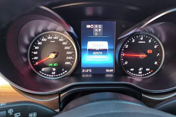 Used Mercedes-Benz V-Class 2020 V 260 L Long-wheelbase Luxury Edition Odometer Close Up