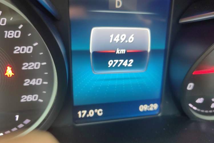 Used Mercedes-Benz V-Class 2020 V 260 Prestige Edition Odometer Close Up