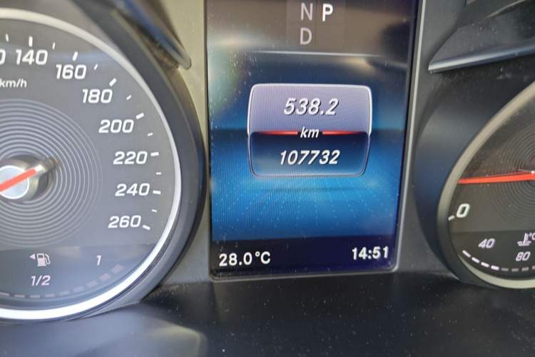 Used Mercedes-Benz V-Class 2020 V 260 Avantgarde Edition Odometer Close Up