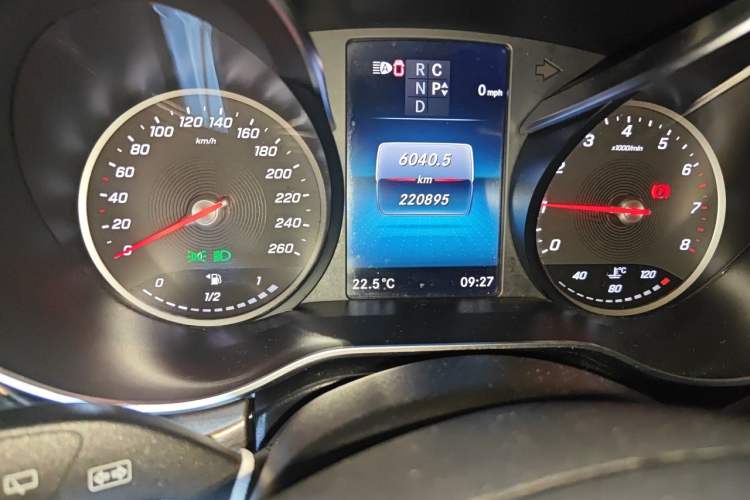 Used Mercedes-Benz V-Class 2020 V 260 Prestige Edition Odometer Close Up