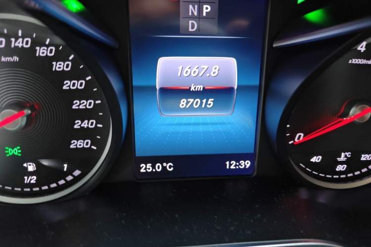 Used Mercedes-Benz V-Class 2020 V 260 Prestige Edition Odometer Close Up