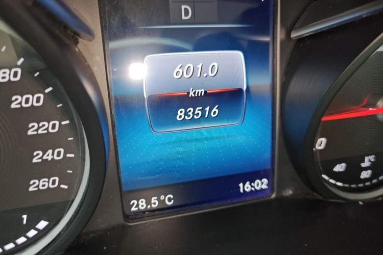 Used Mercedes-Benz V-Class 2020 V 260 Prestige Edition Odometer Close Up