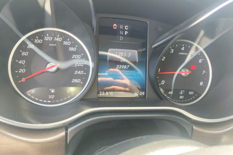 Used Mercedes-Benz V-Class 2020 V 260 L Long-wheelbase Luxury Edition Odometer Close Up