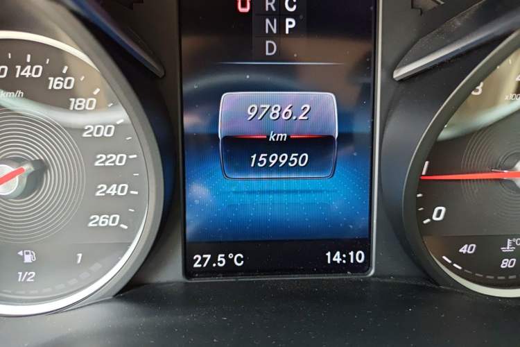 Used Mercedes-Benz V-Class 2020 V 260 L Long-wheelbase Luxury Edition Odometer Close Up