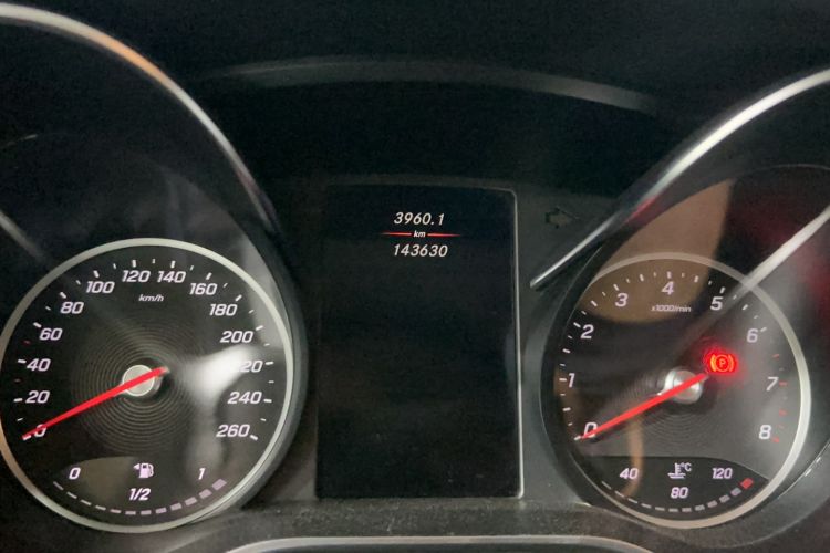 Used Mercedes-Benz V-Class 2020 V 260 L Long-wheelbase Luxury Edition Odometer Close Up