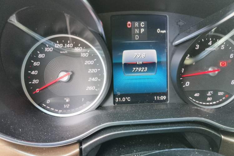 Used Mercedes-Benz V-Class 2020 V 260 L Long-wheelbase Luxury Edition Odometer Close Up