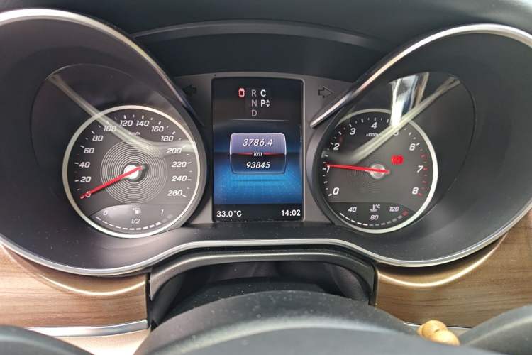 Used Mercedes-Benz V-Class 2020 V 260 L Long-wheelbase Luxury Edition Odometer Close Up