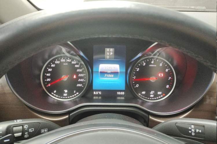Used Mercedes-Benz V-Class 2020 V 260 Avantgarde Edition Odometer Close Up