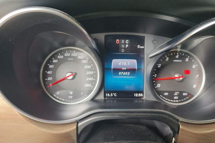 Used Mercedes-Benz V-Class 2020 V 260 L Long-wheelbase Luxury Edition Odometer Close Up