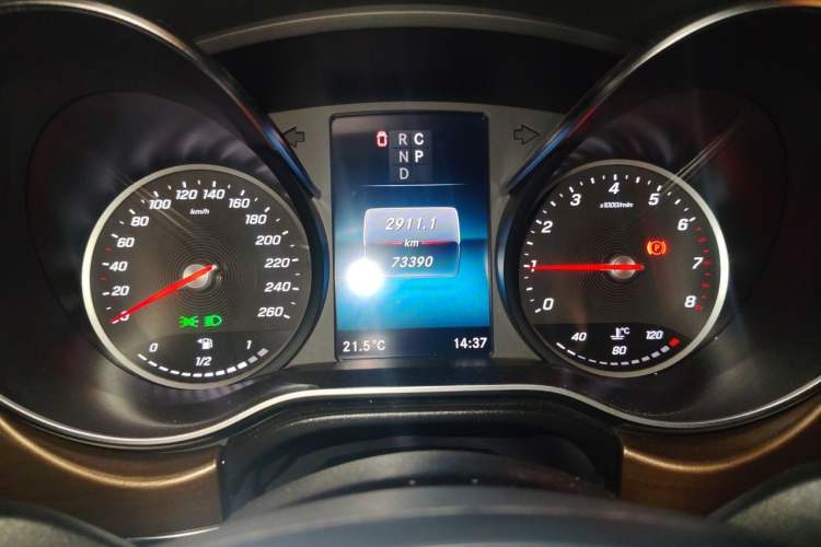 Used Mercedes-Benz V-Class 2020 V 260 L Long-wheelbase Luxury Edition Odometer Close Up