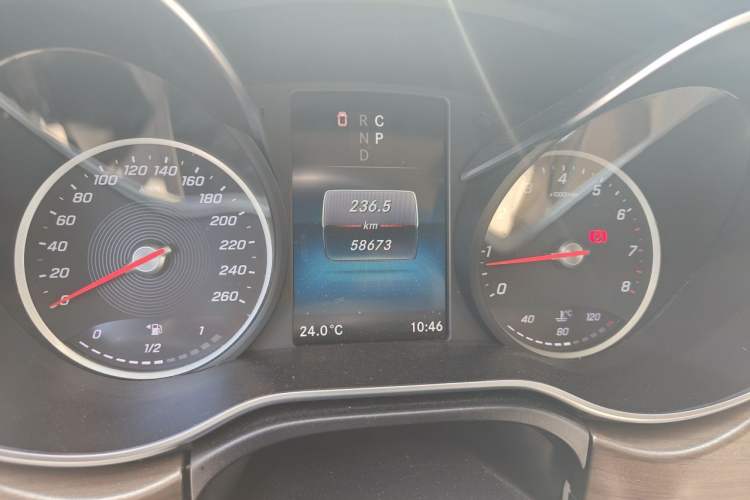 Used Mercedes-Benz V-Class 2020 V 260 Prestige Edition Odometer Close Up