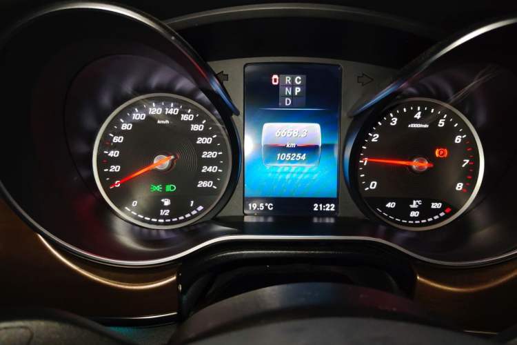 Used Mercedes-Benz V-Class 2020 V 260 L Long-wheelbase Luxury Edition Odometer Close Up