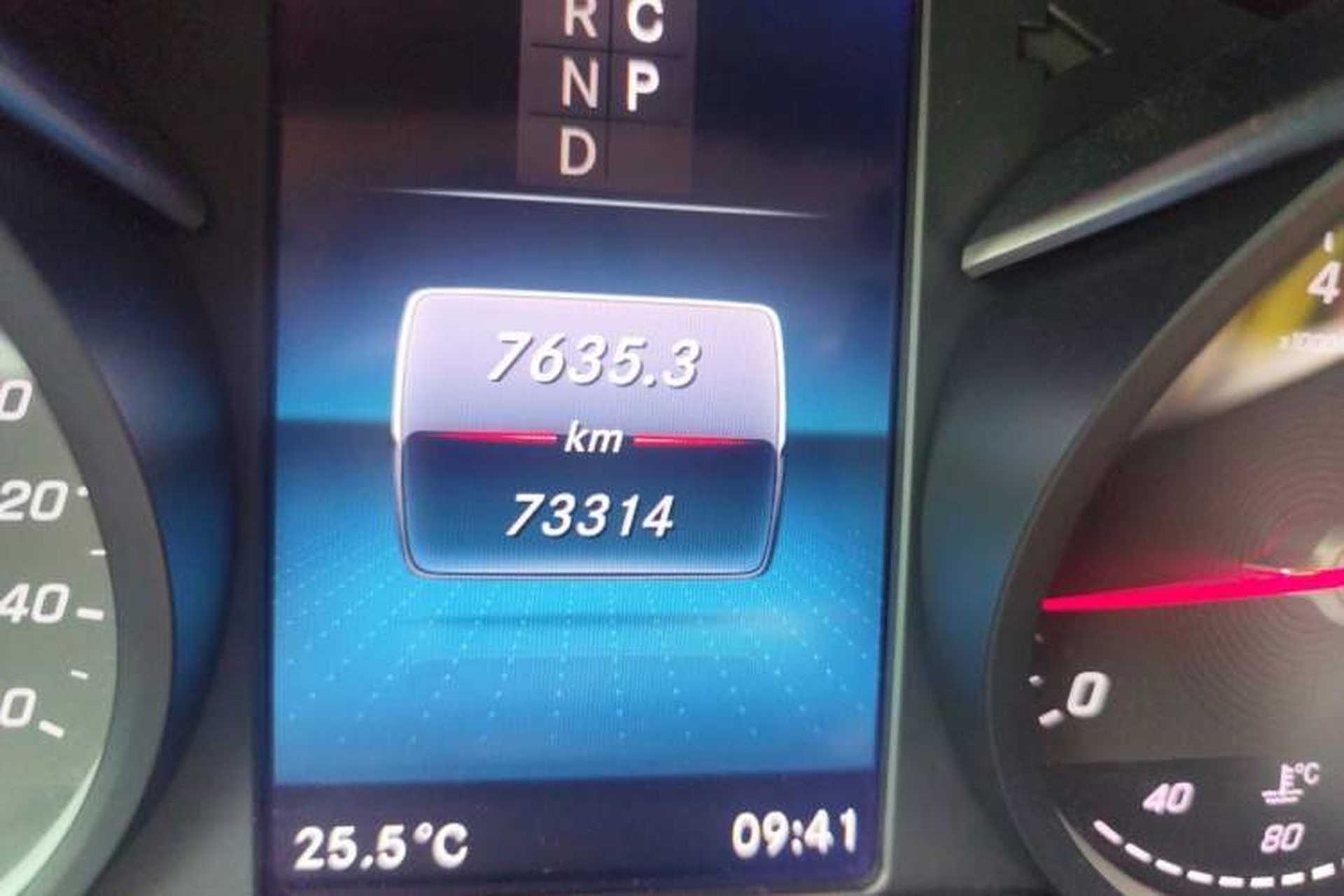 Used Mercedes-Benz V-Class 2020 V 260 L Long-wheelbase Luxury Edition Odometer Close Up