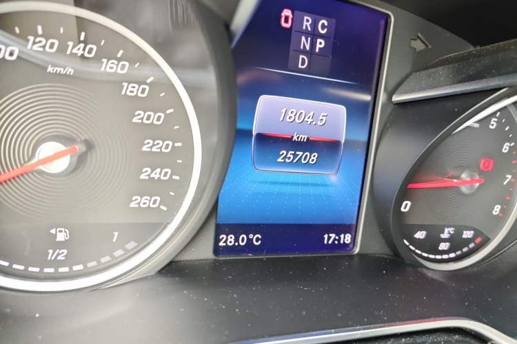 Used Mercedes-Benz V-Class 2020 V 260 Prestige Edition Odometer Close Up