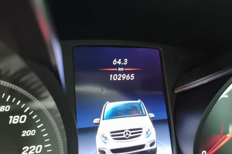 Used Mercedes-Benz V-Class 2020 V 260 Avantgarde Edition Odometer Close Up