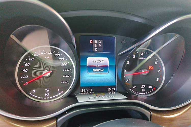 Used Mercedes-Benz V-Class 2020 V 260 L Long-wheelbase Luxury Edition Odometer Close Up