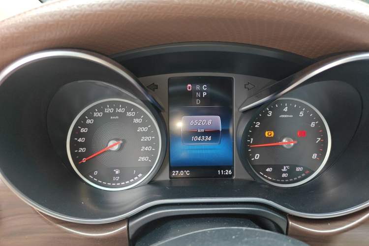 Used Mercedes-Benz V-Class 2020 V 260 Prestige Edition Odometer Close Up