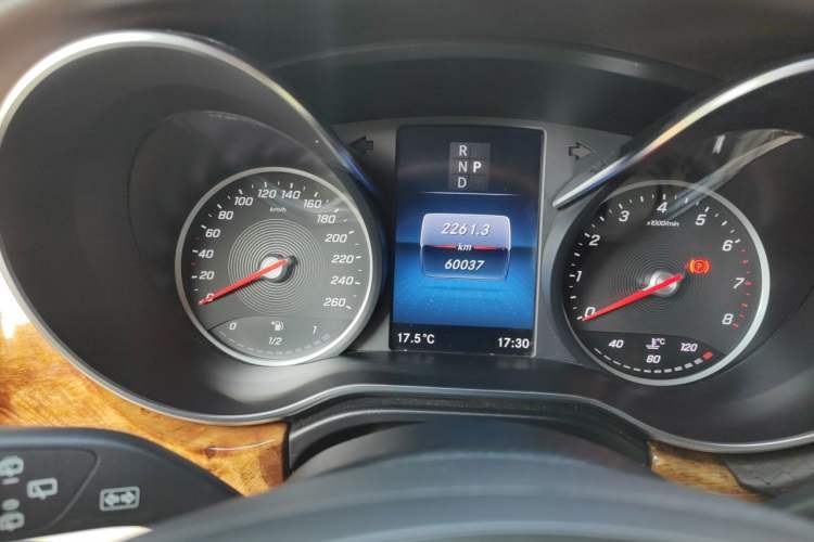 Used Mercedes-Benz V-Class 2020 V 260 L Long-wheelbase Luxury Edition Odometer Close Up