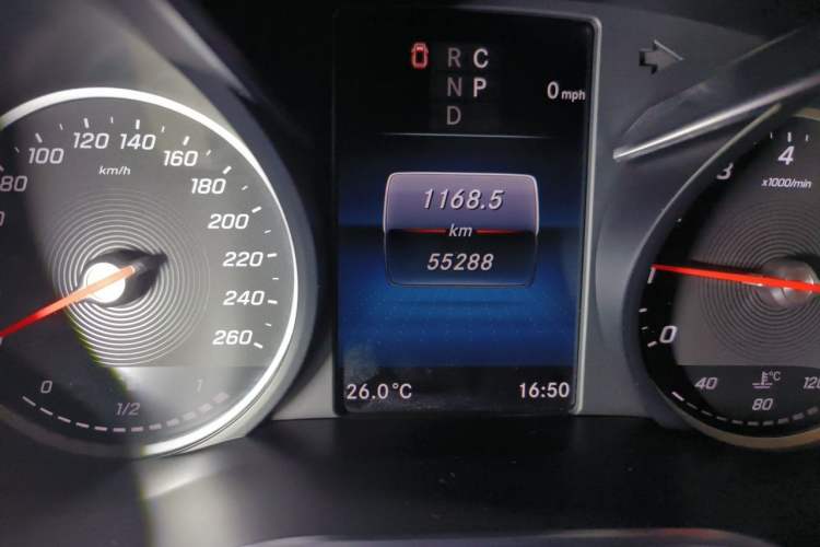 Used Mercedes-Benz V-Class 2020 V 260 Prestige Edition Odometer Close Up