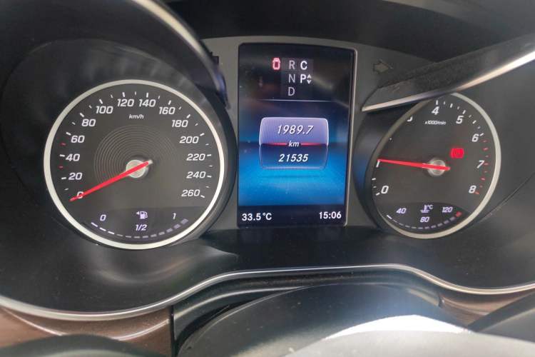 Used Mercedes-Benz V-Class 2020 V 260 Avantgarde Edition Odometer Close Up